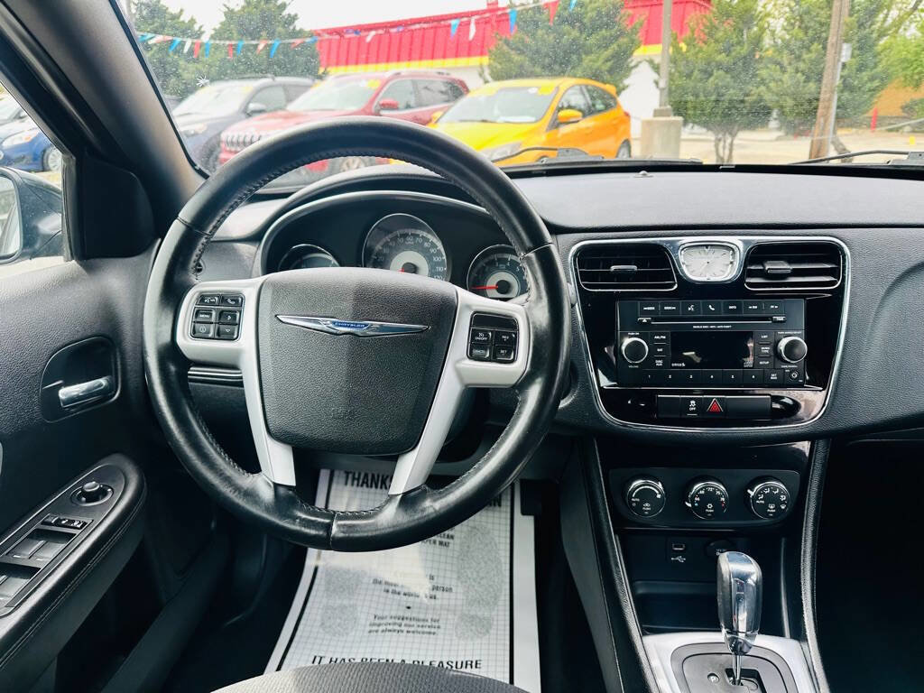 Used 2012 Chrysler 200 Touring FWD image 10