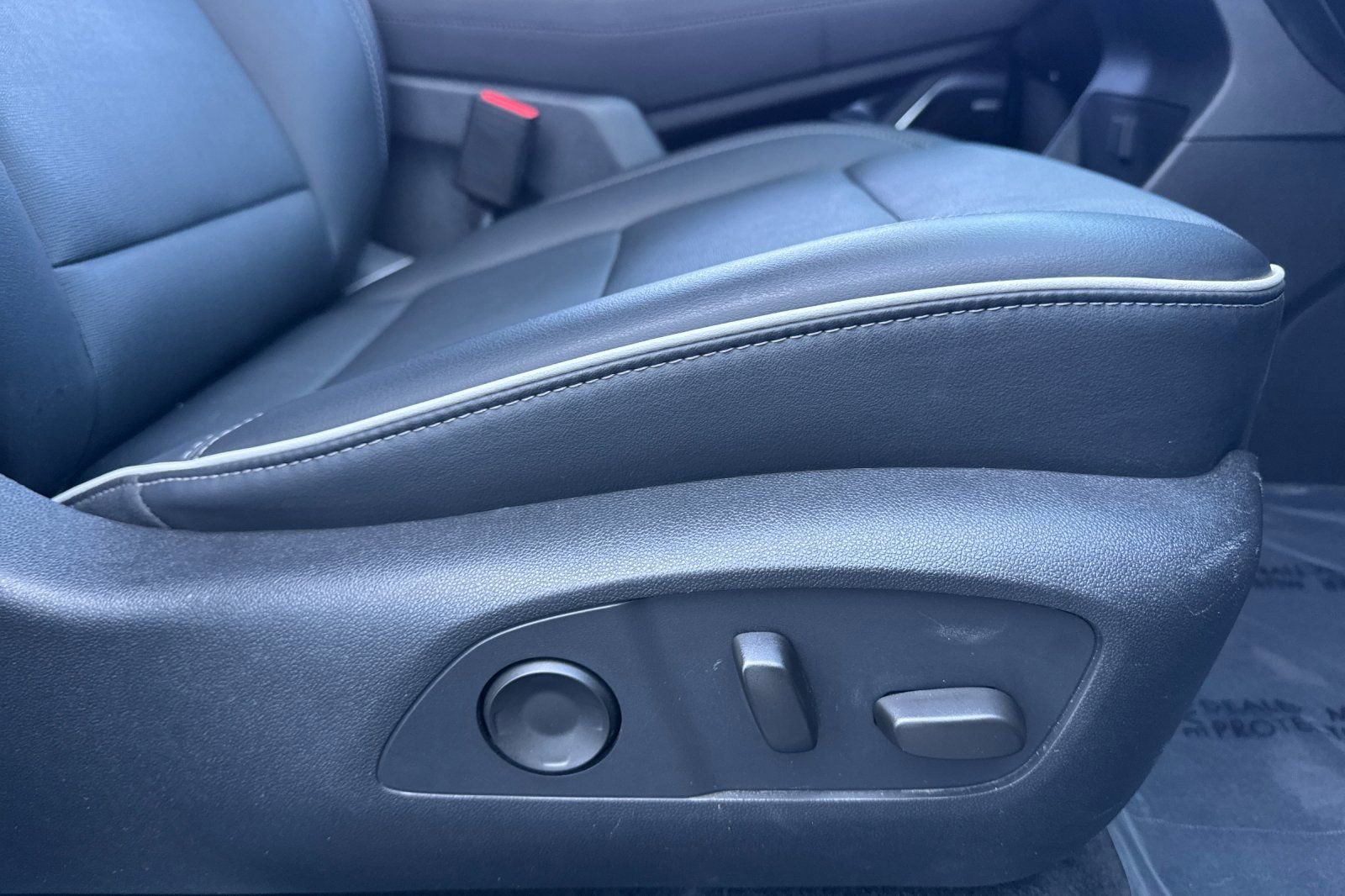 Used 2025 Buick Enclave Preferred image 21