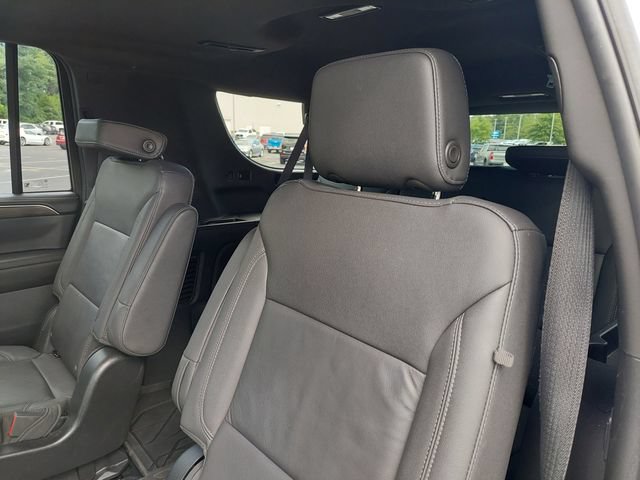 Used 2024 Chevrolet Suburban Z71 w/ Luxury Package AWD/4WD image 41