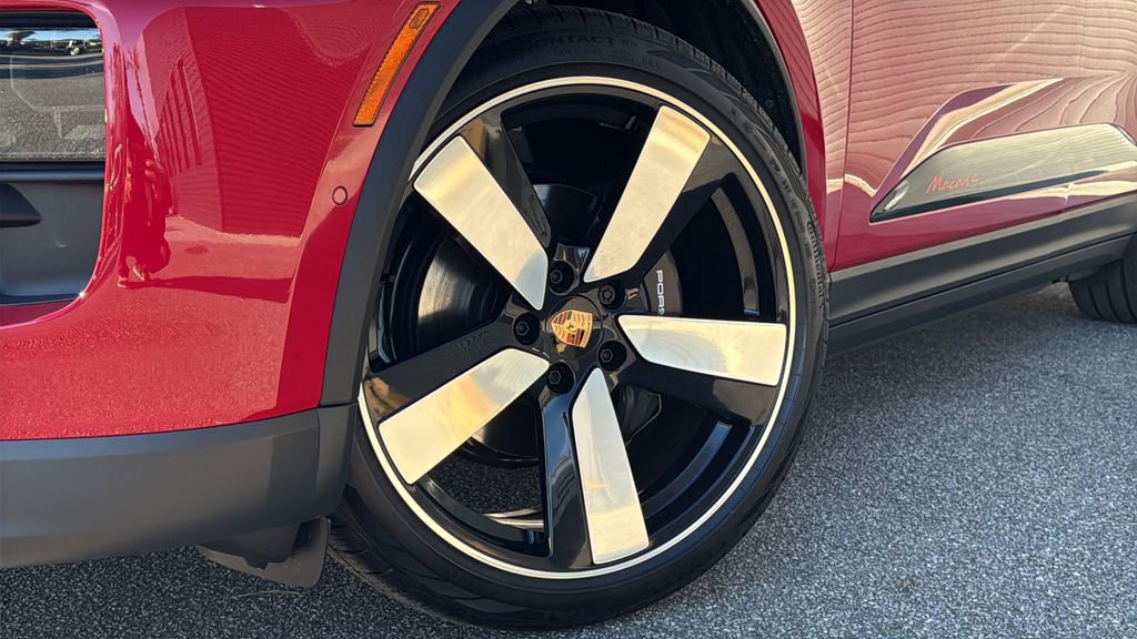 New 2026 Porsche Macan 4 Electric image 6