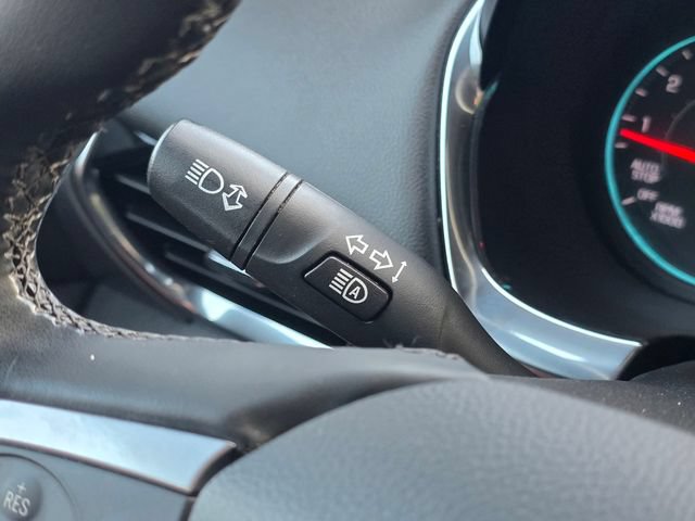 Used 2023 Chevrolet Traverse LT FWD image 39