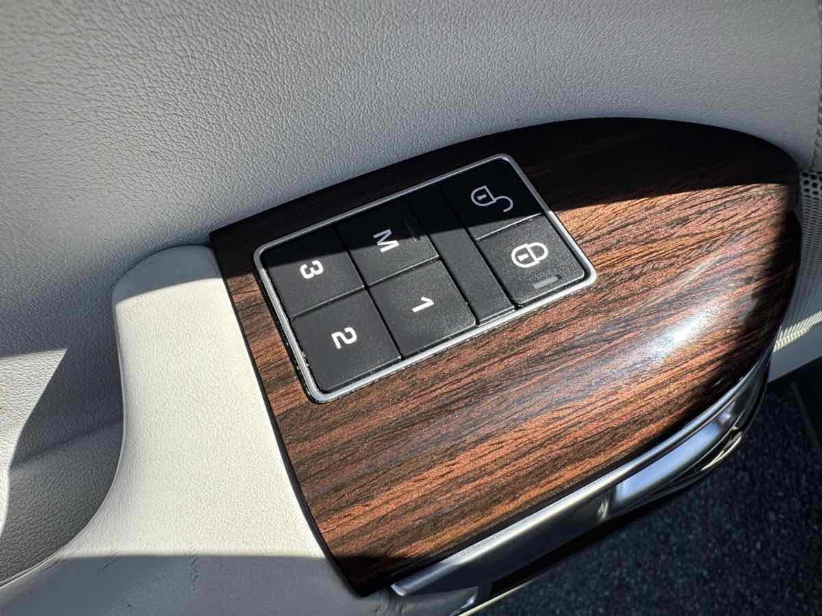 Used 2017 Land Rover Range Rover Supercharged image 30