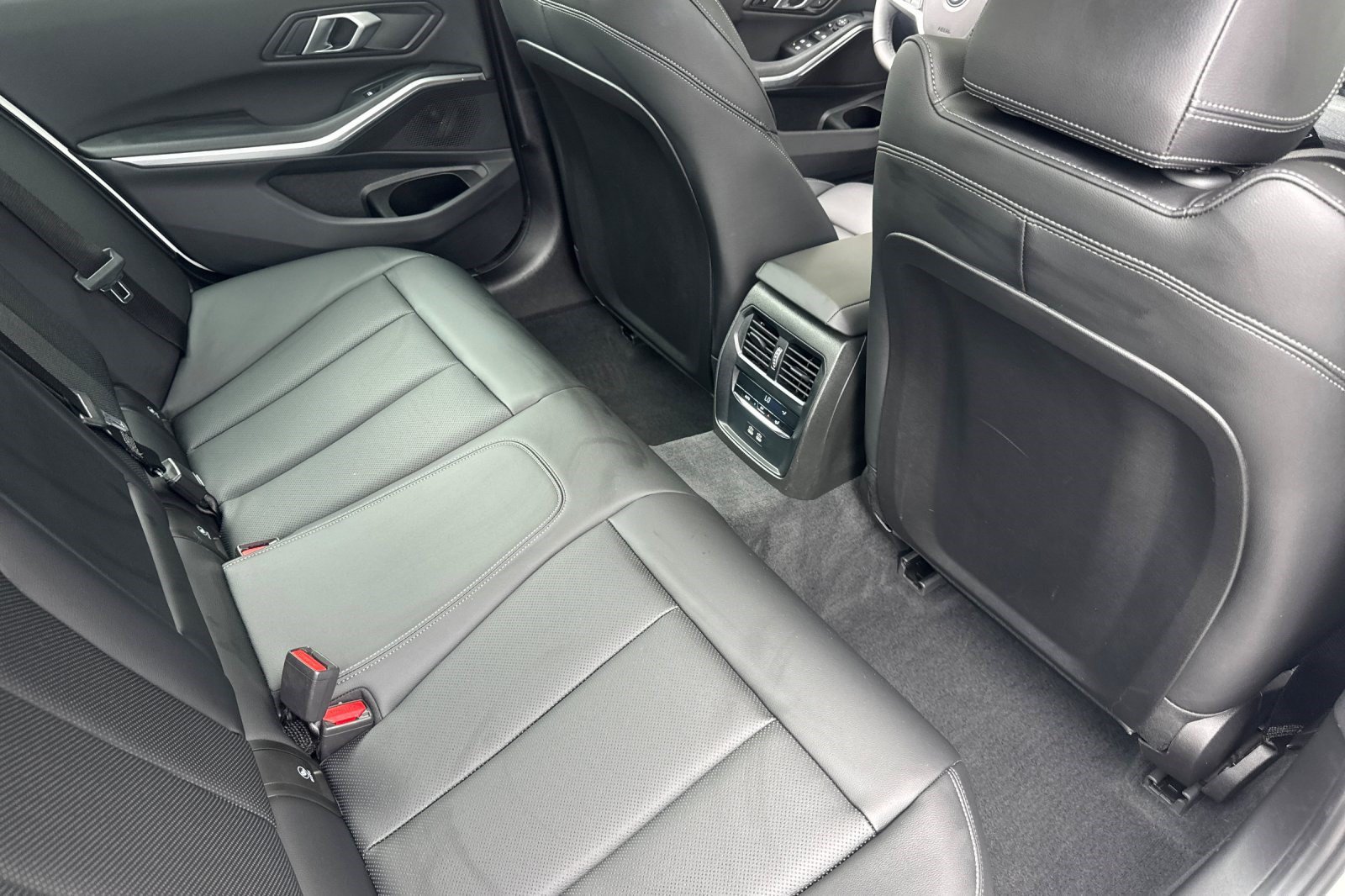 Certified 2025 BMW 330i Sedan w/ Convenience Package RWD image 30
