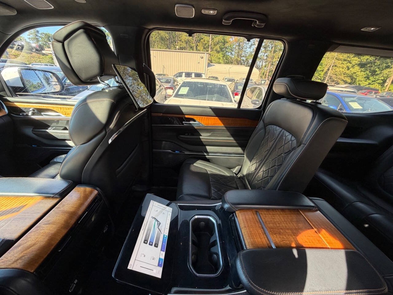 Used 2022 Jeep Grand Wagoneer Series III w/ Rear Seat Video Group 1 AWD/4WD image 15