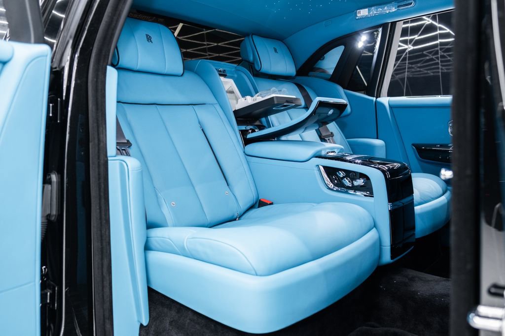 Used 2025 Rolls-Royce Phantom Sedan RWD image 25