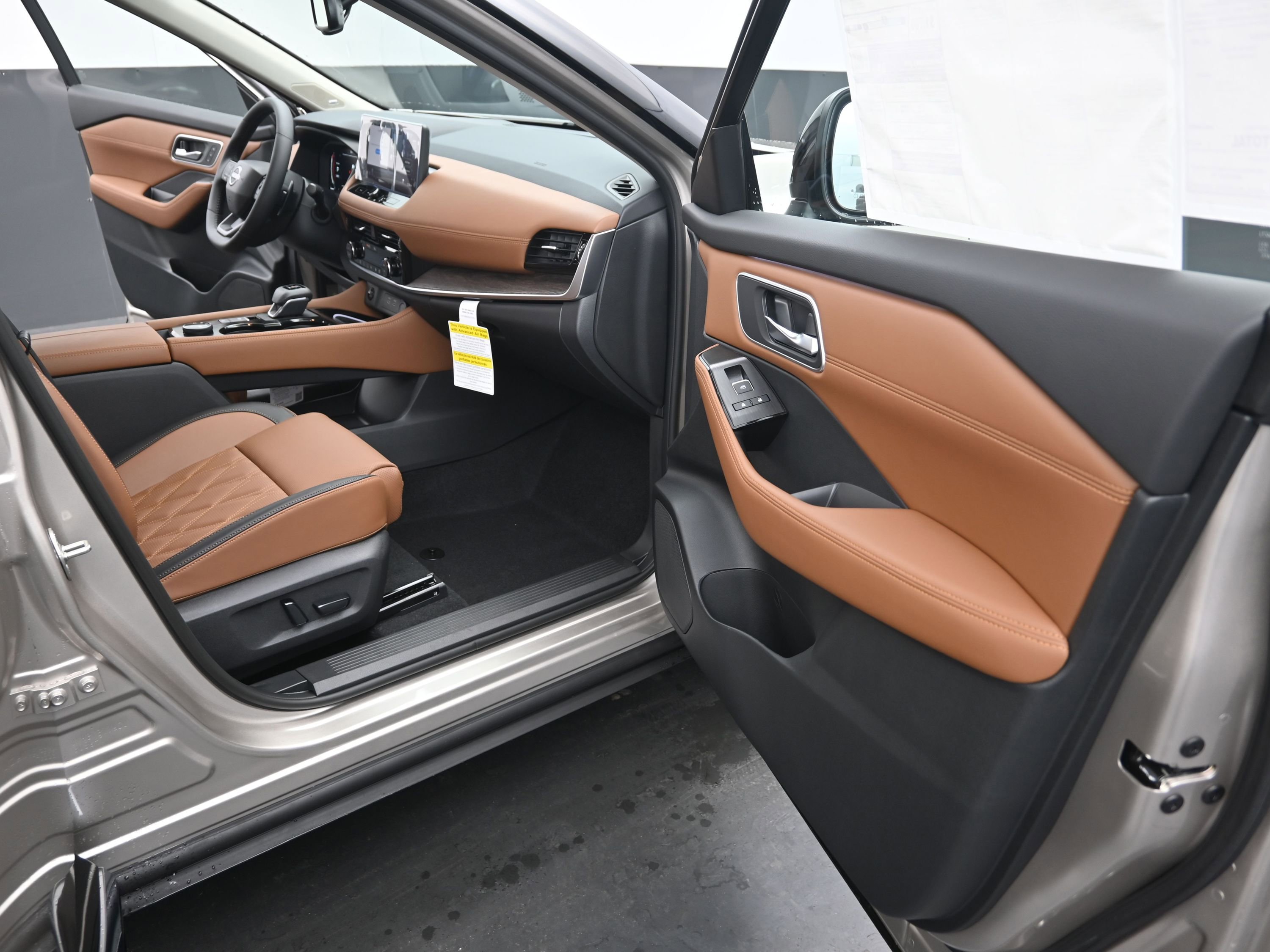 New 2025 Nissan Kicks SR image 18