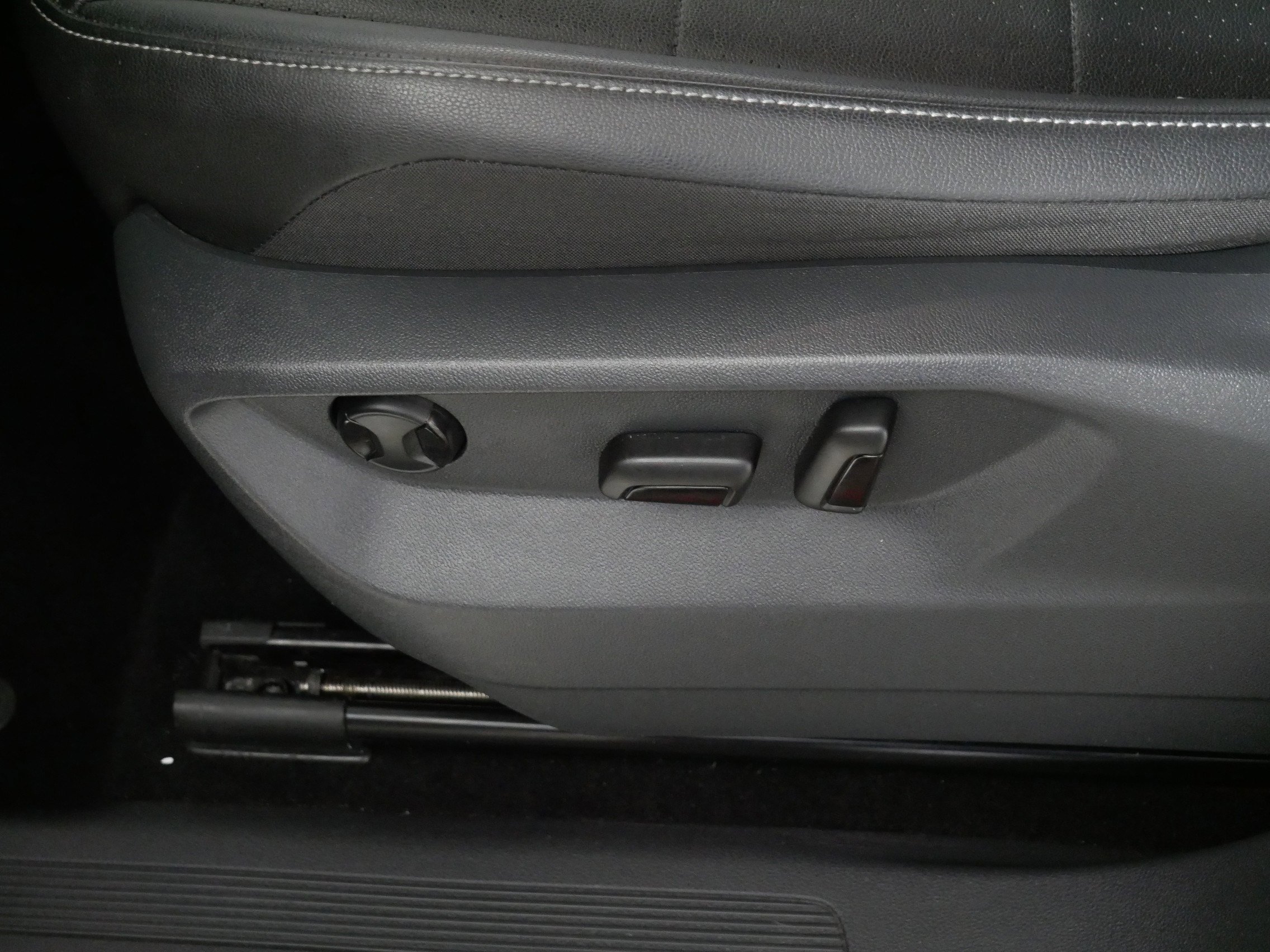 Used 2019 Volkswagen Tiguan SE image 20