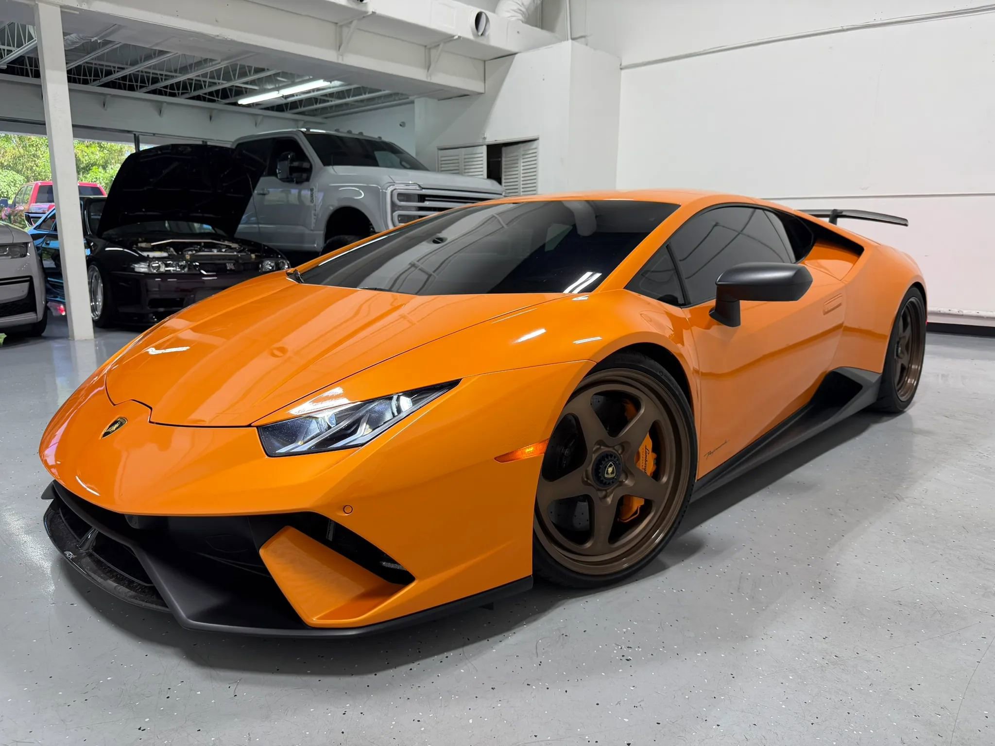 Used 2018 Lamborghini Huracan Performante AWD/4WD image 3
