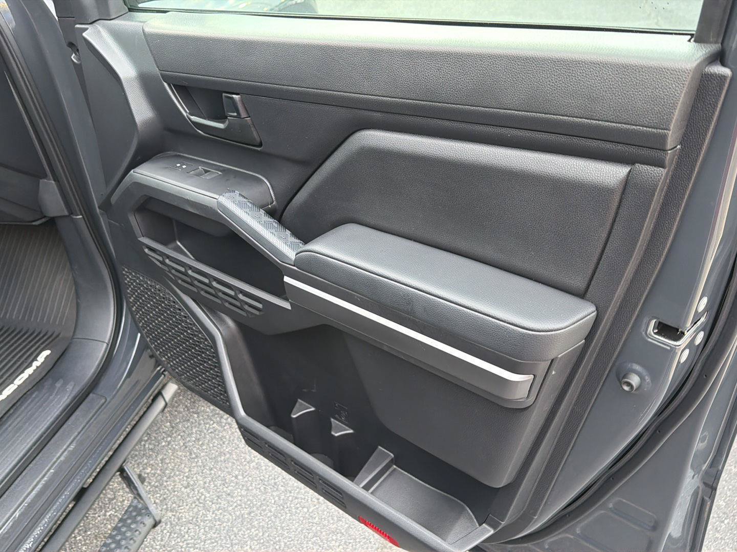 Certified 2025 Toyota Tacoma SR5 AWD/4WD image 14