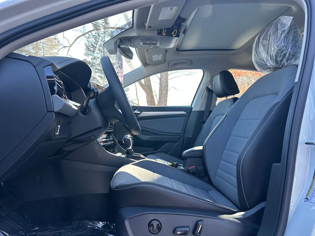 New 2026 Volkswagen Jetta SE image 3