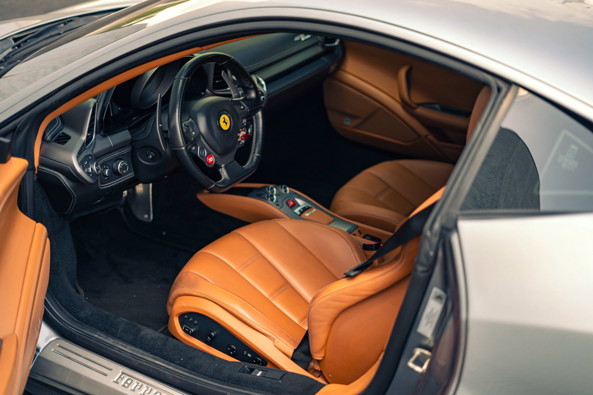 Used 2012 Ferrari 458 Italia Coupe RWD image 18
