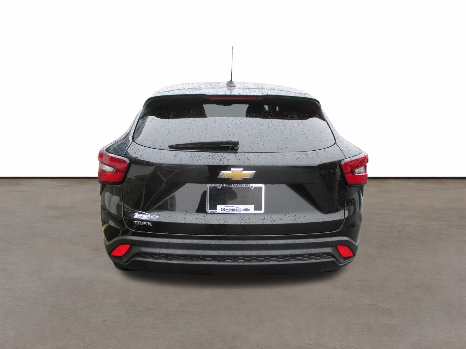 Used 2024 Chevrolet Trax LS w/ LS Convenience Package image 4