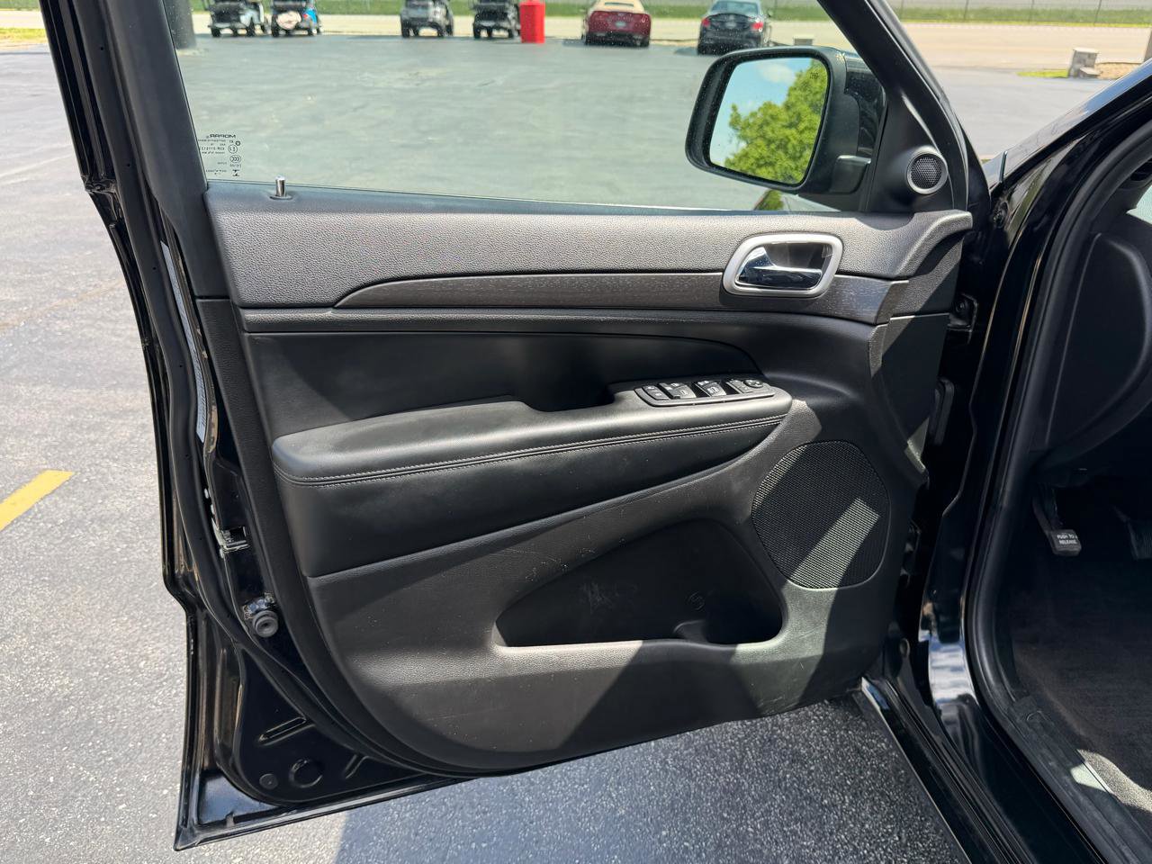 Used 2018 Jeep Grand Cherokee Altitude AWD/4WD image 11