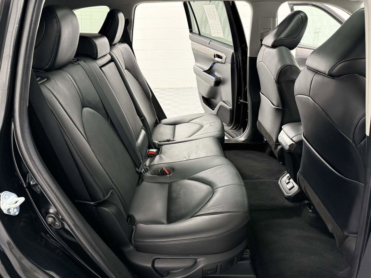 Used 2021 Toyota Highlander Limited image 13