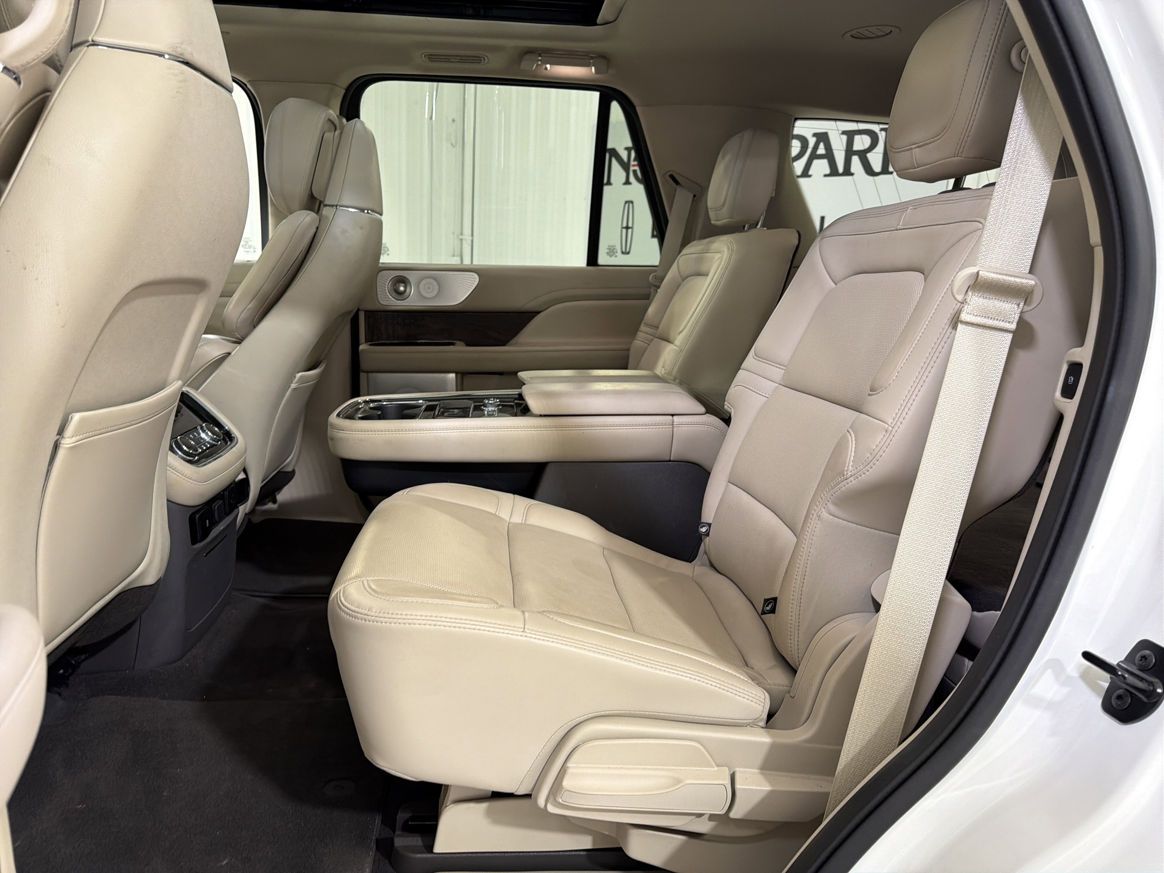 Used 2020 Lincoln Navigator Reserve w/ Luxury Package RWD image 10