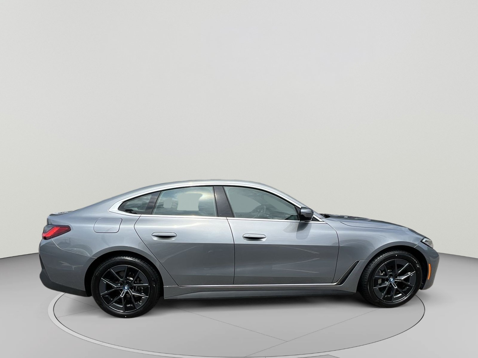 Used 2024 BMW i4 eDrive35 w/ Premium Package RWD image 10