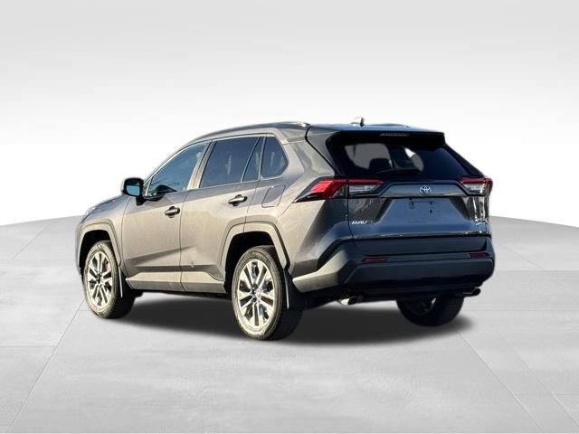 Used 2019 Toyota RAV4 XLE Premium image 5