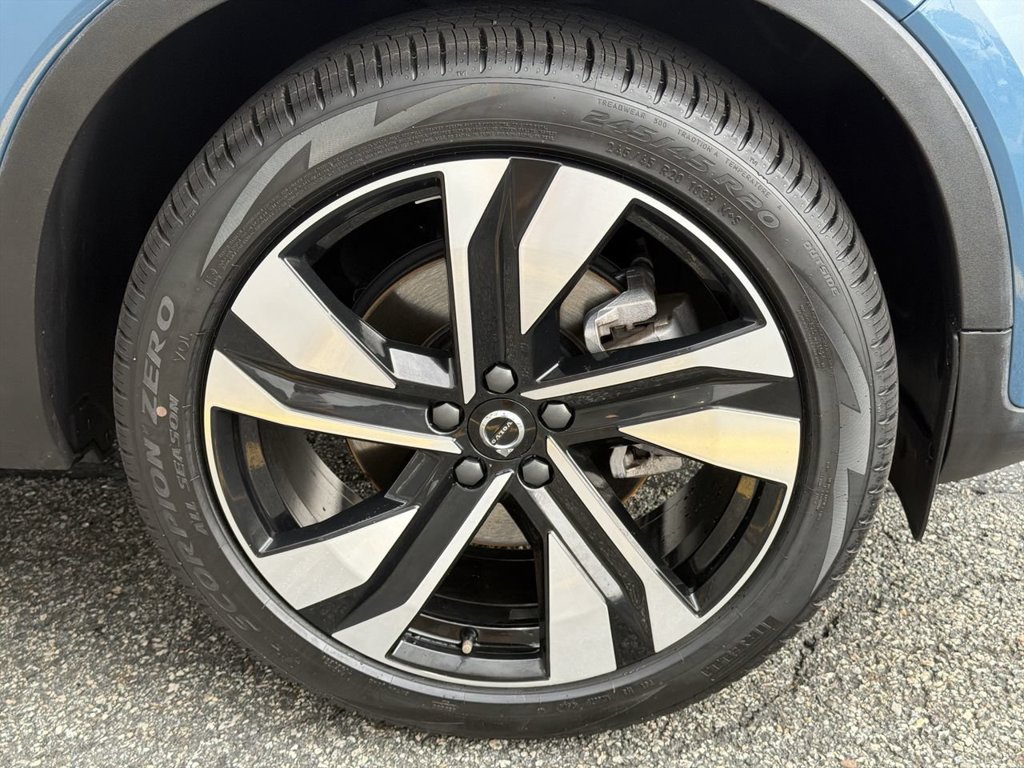 Certified 2024 Volvo XC40 B5 Plus w/ Climate Package AWD/4WD image 13