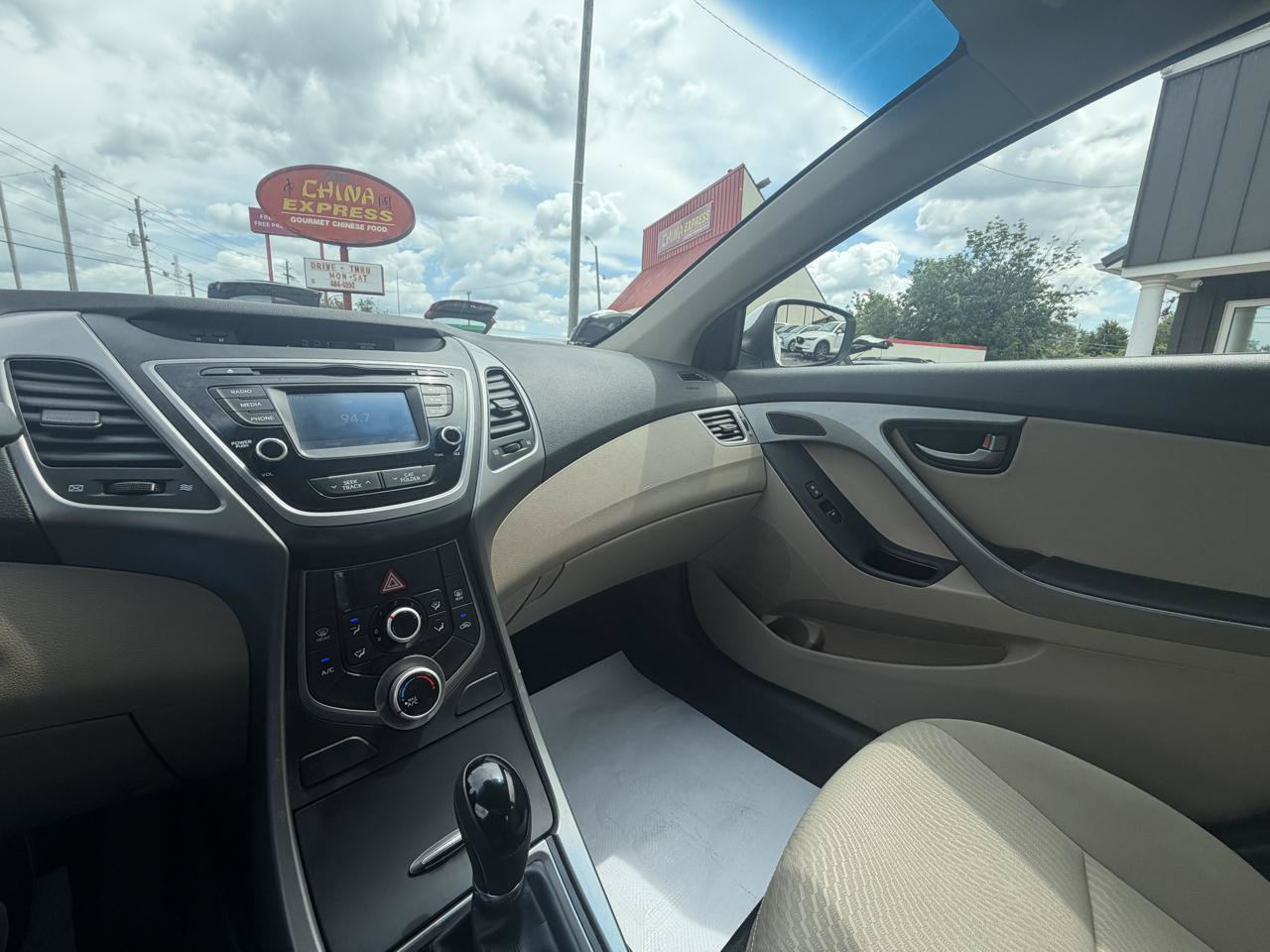 Used 2015 Hyundai Elantra SE w/ Option Group 02 FWD image 22