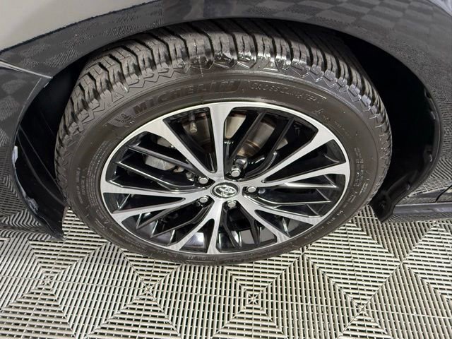 Used 2020 Toyota Camry SE w/ Convenience Package FWD image 13