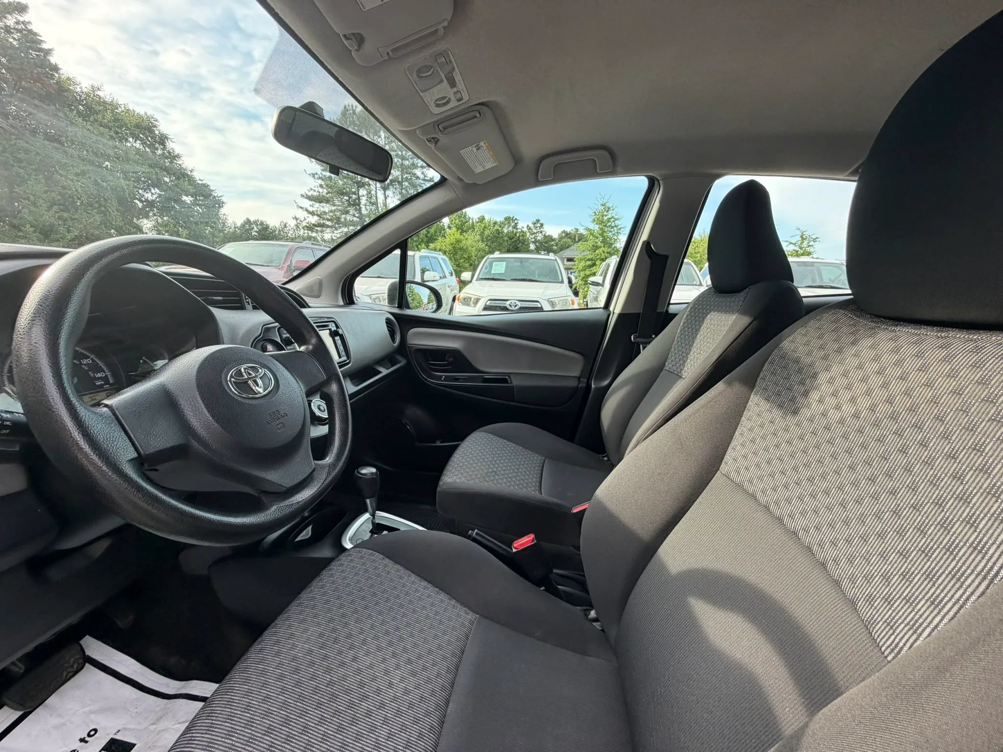 Used 2016 Toyota Yaris L FWD image 12
