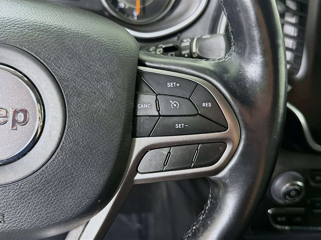 Used 2021 Jeep Cherokee Latitude Plus AWD/4WD image 22