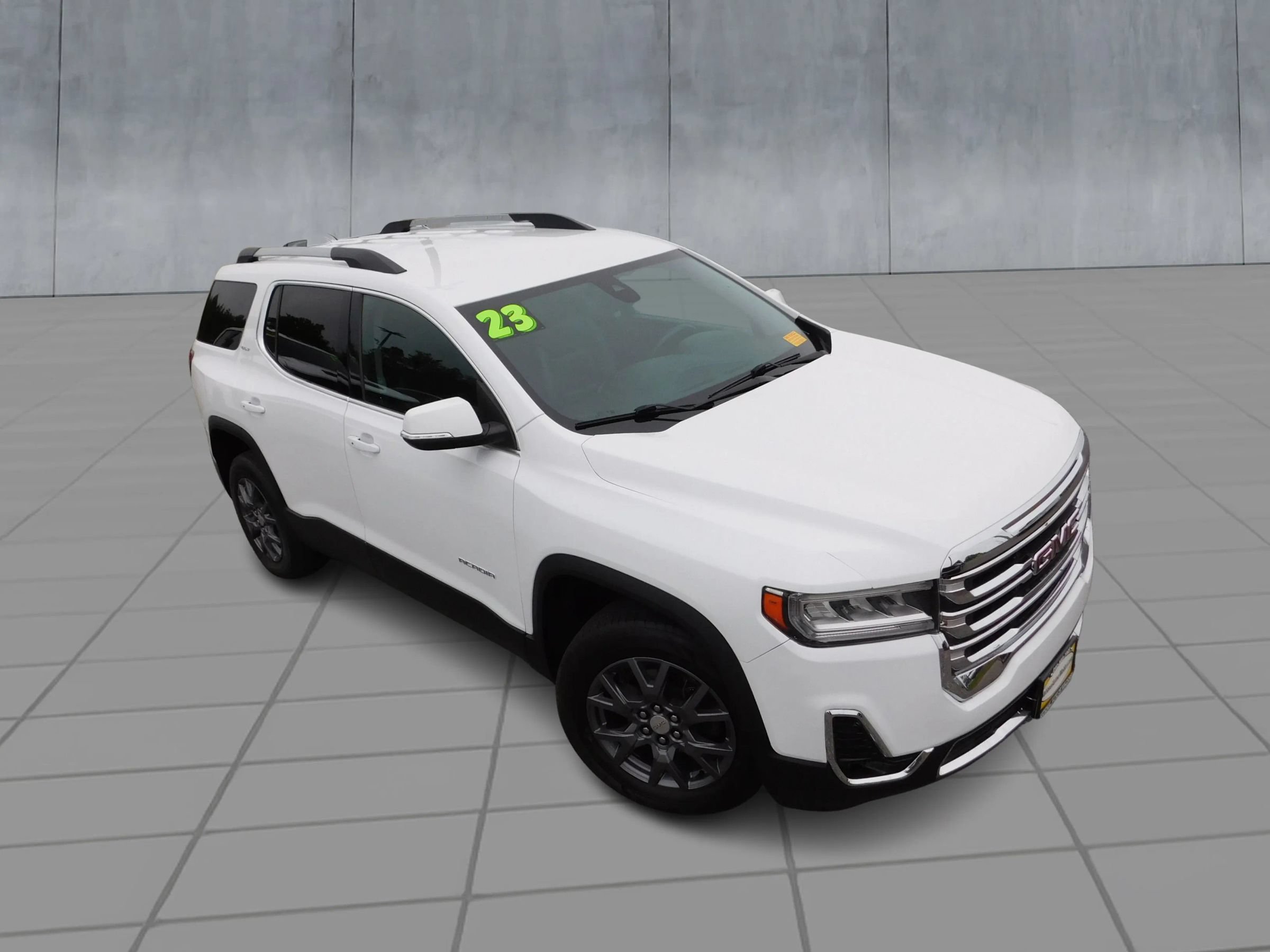 Used 2023 GMC Acadia SLT FWD image 2