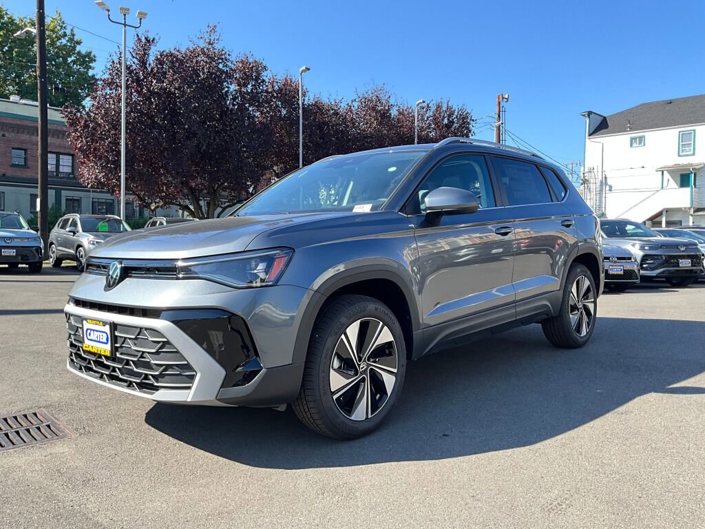 New 2025 Volkswagen Taos SE image 3