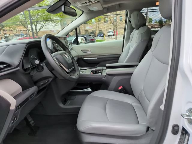 Certified 2023 Toyota Sienna XLE FWD image 19