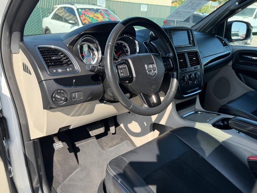 Used 2018 Dodge Grand Caravan SXT image 16