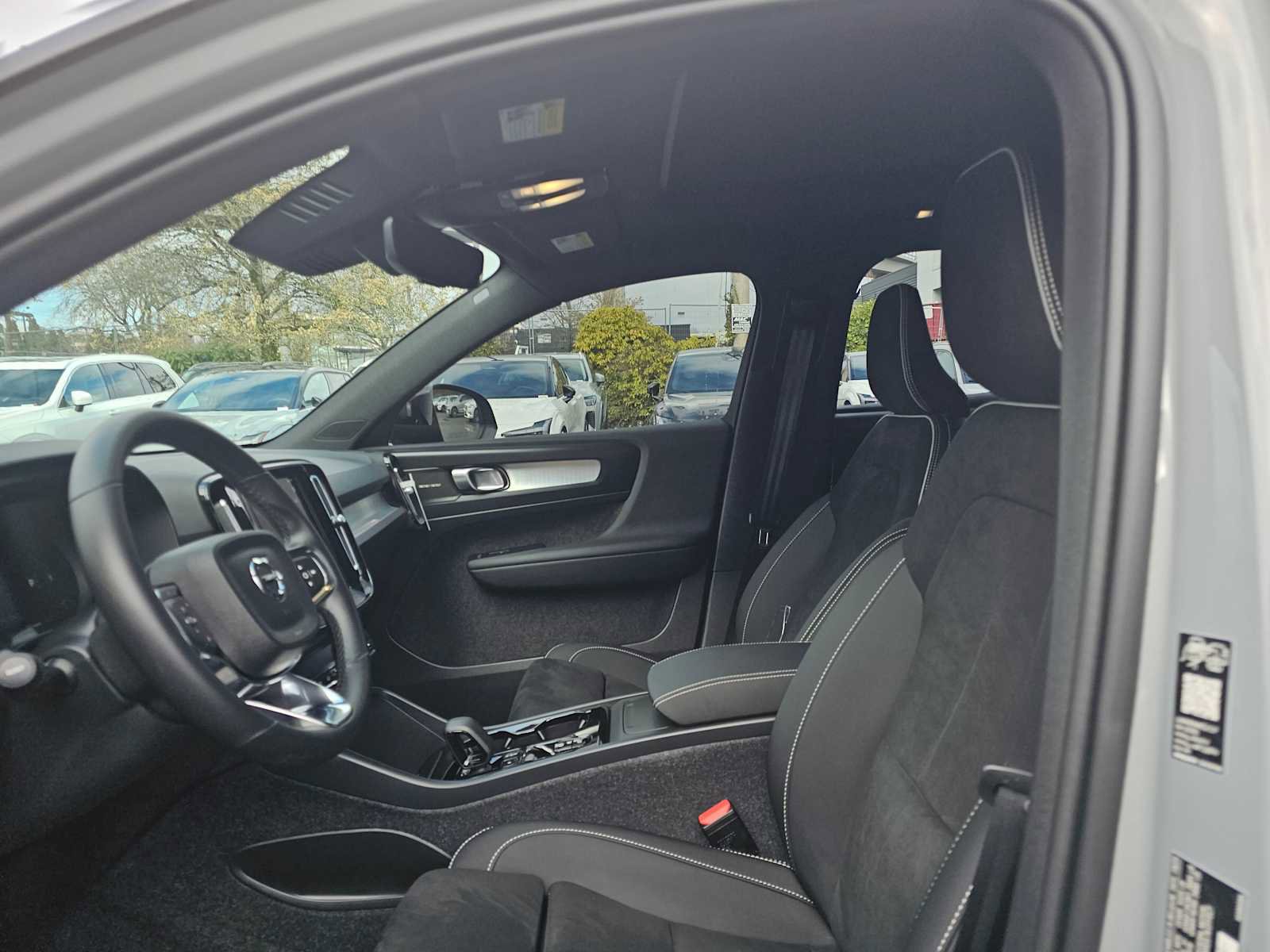 Certified 2026 Volvo XC40 B5 Ultra w/ Climate Package image 22