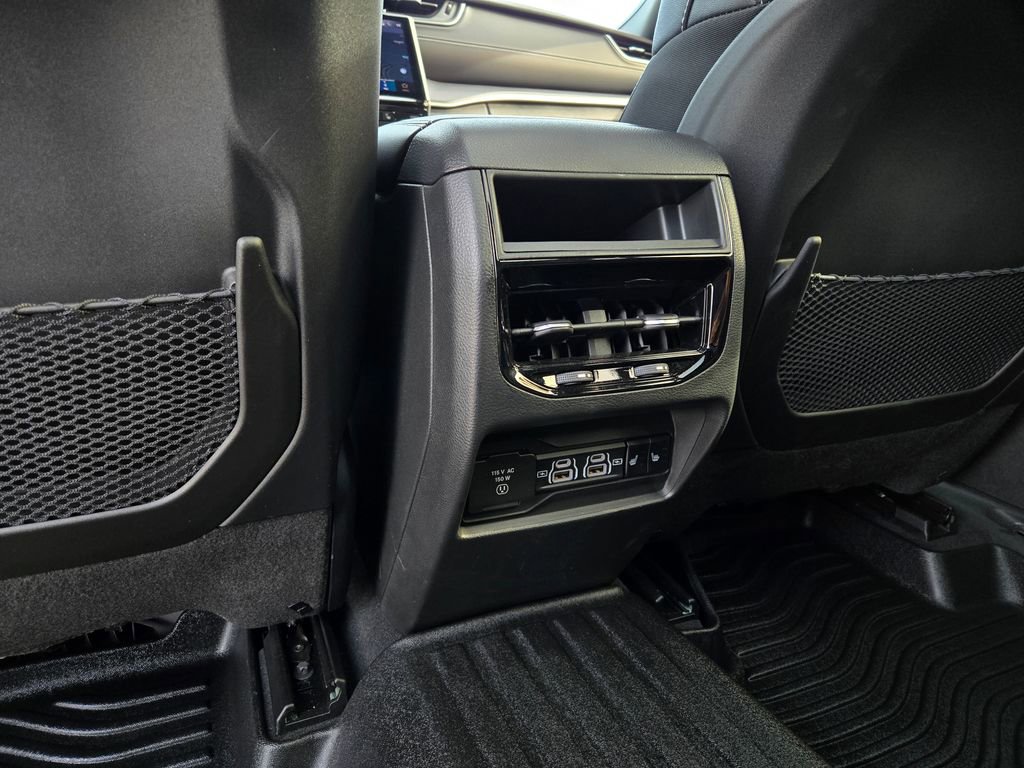 Used 2025 Jeep Grand Cherokee Limited w/ Black Appearance Package image 31