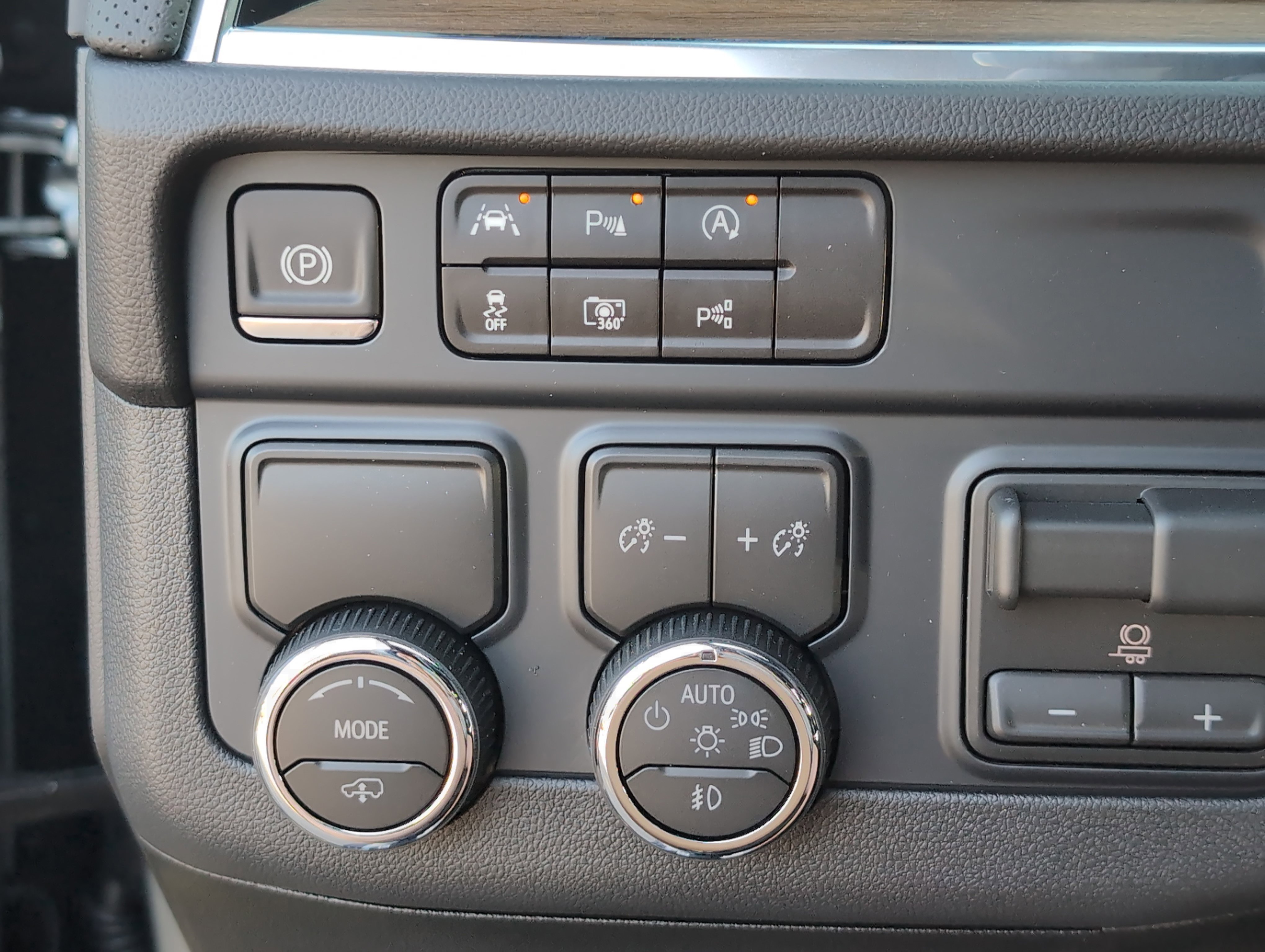 New 2026 Chevrolet Suburban High Country w/ LPO, Illumination Package image 23