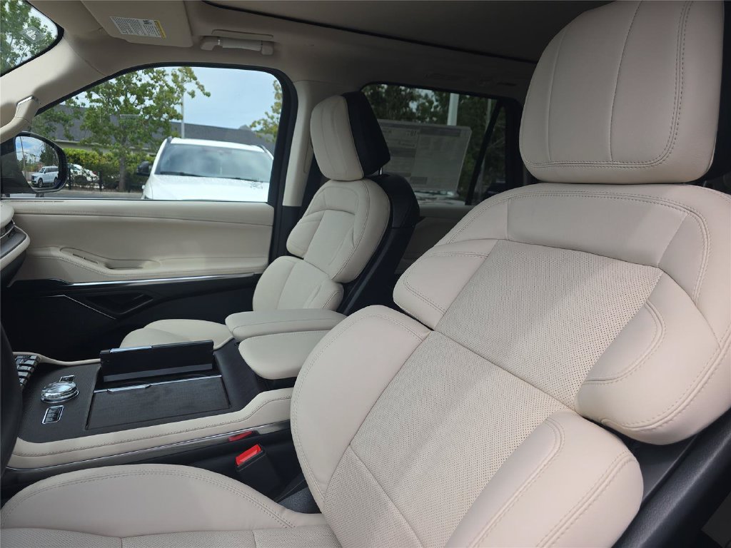 New 2027 Lincoln Navigator Reserve RWD image 16