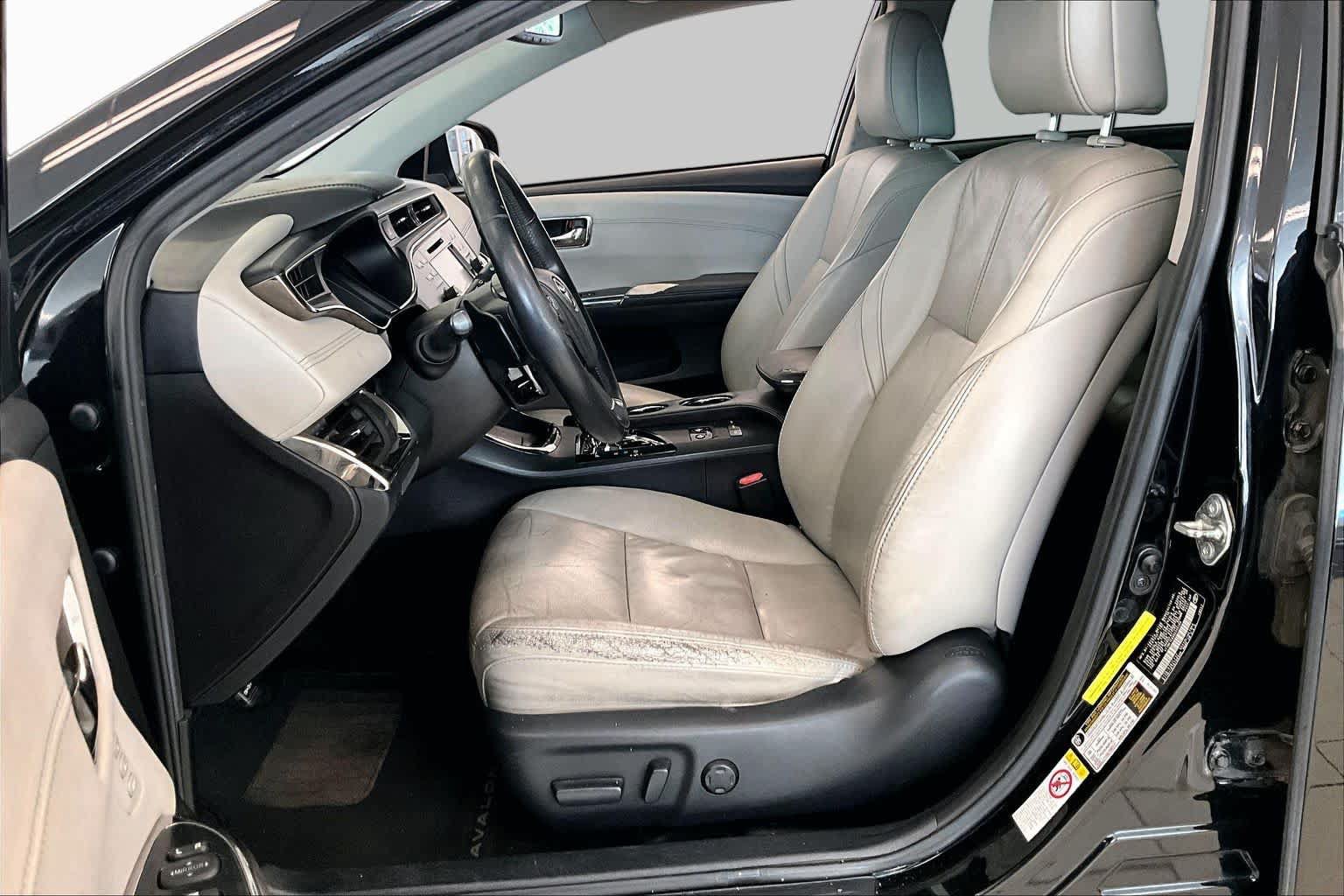 Used 2016 Toyota Avalon Touring FWD image 7