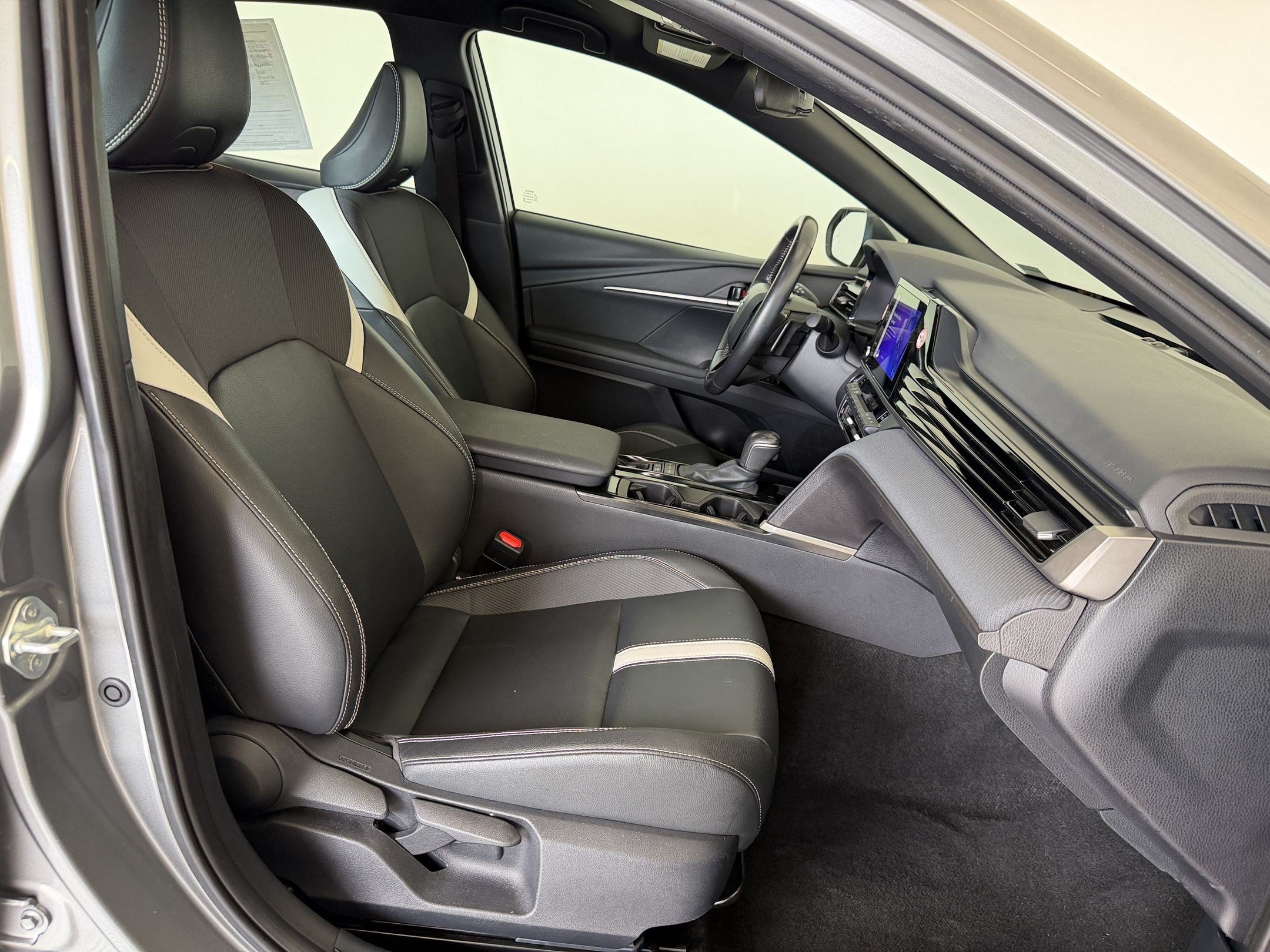 Used 2025 Toyota Camry SE FWD image 23