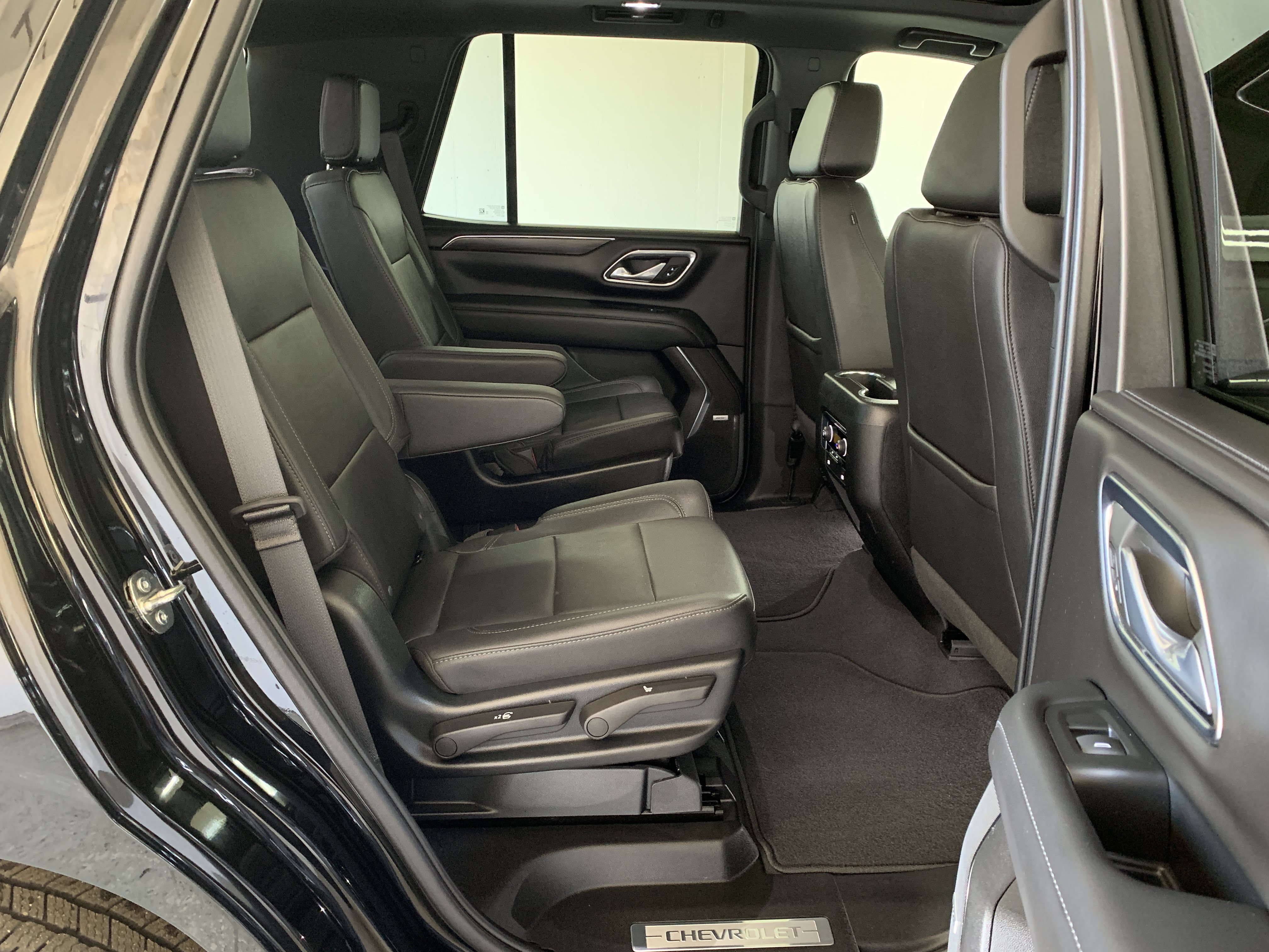 Used 2023 Chevrolet Tahoe Z71 AWD/4WD image 36