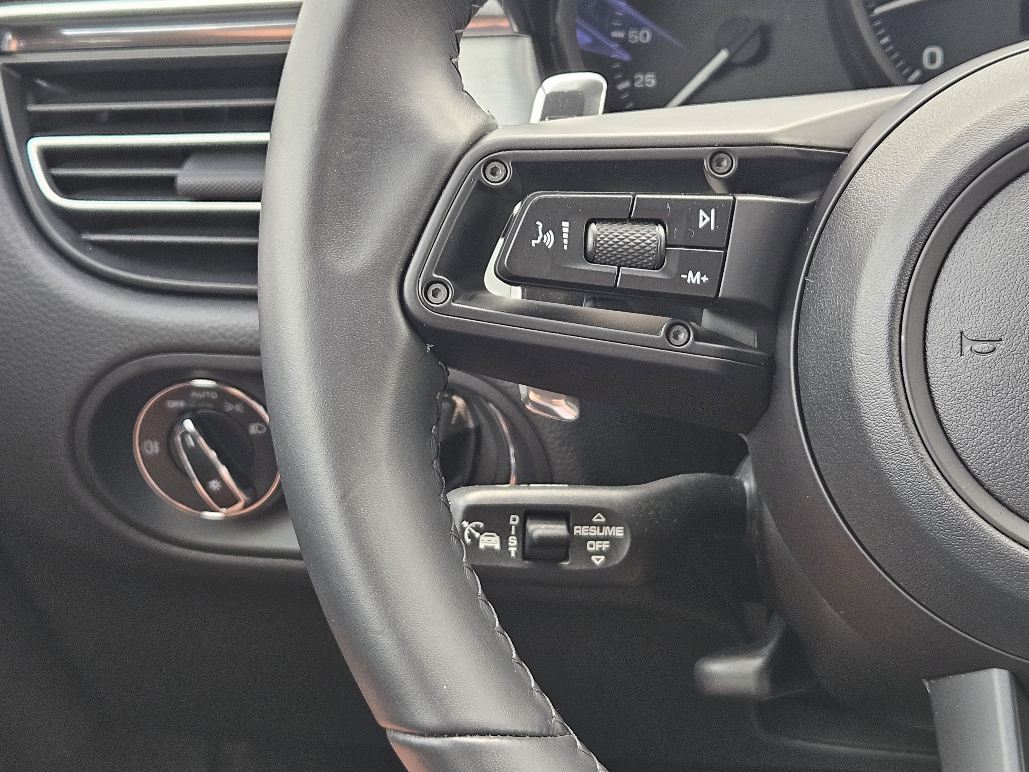 Certified 2026 Porsche Macan AWD/4WD image 26
