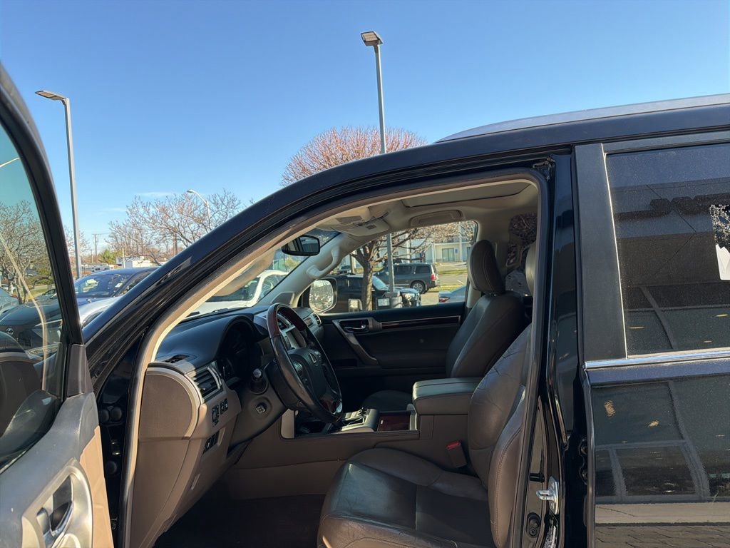 Used 2016 Lexus GX 460 w/ Premium Package image 36