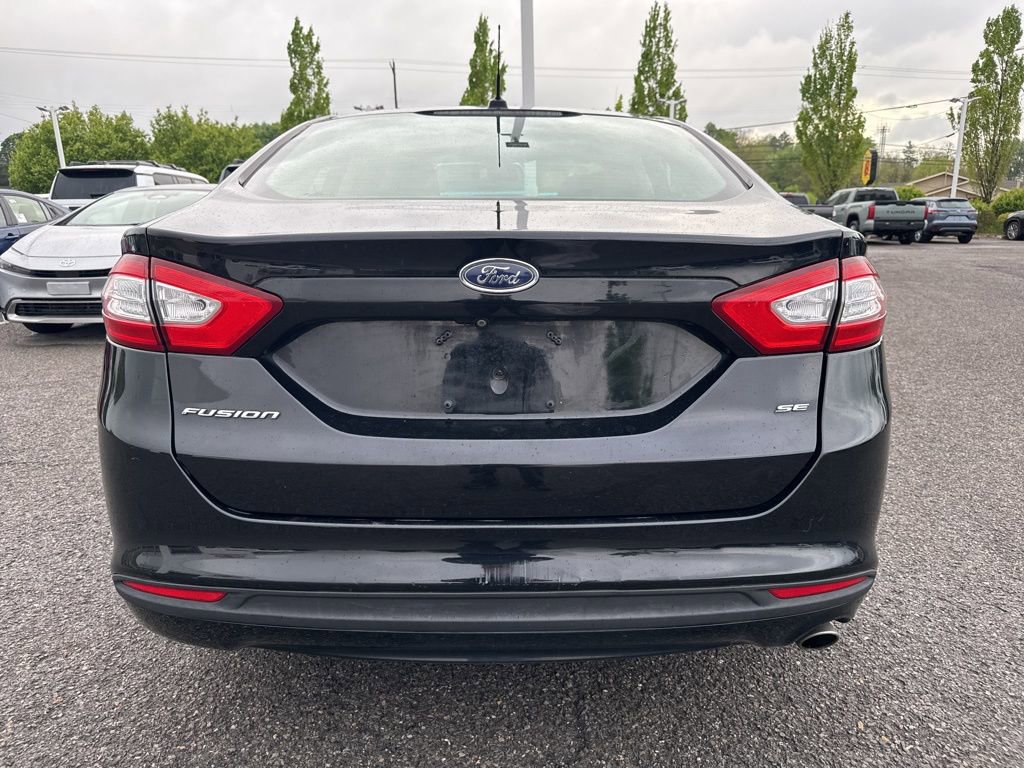 Used 2016 Ford Fusion SE FWD image 3