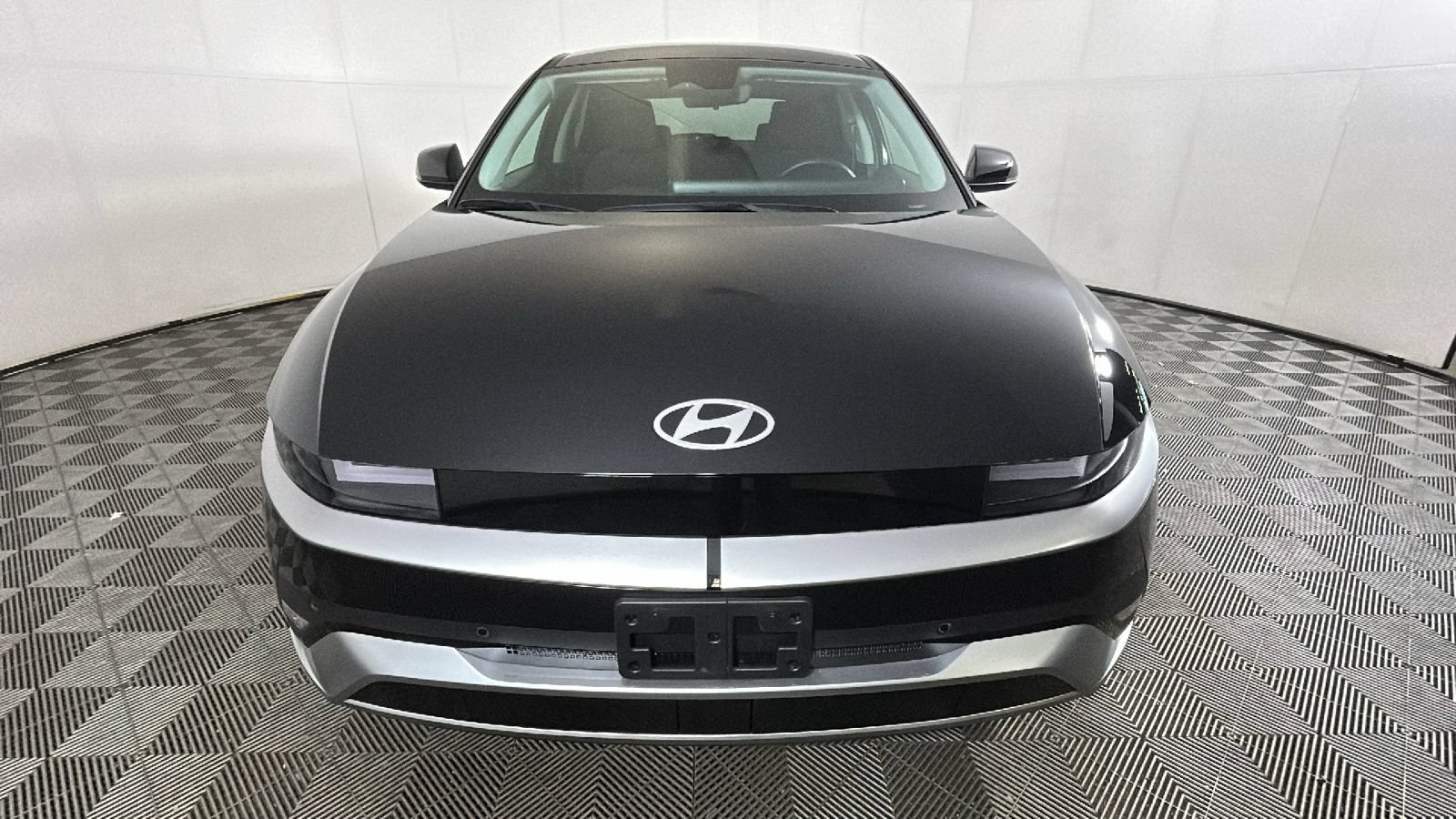 Used 2025 Hyundai Ioniq 5 SE RWD image 9
