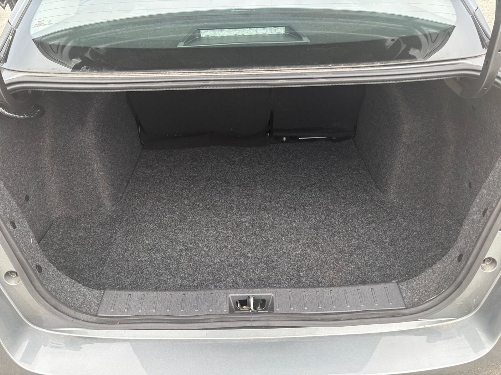 Used 2025 Nissan Versa SV FWD image 29