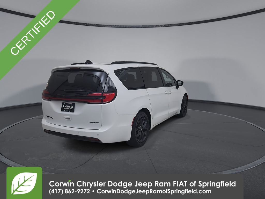 Certified 2025 Chrysler Pacifica Limited image 14
