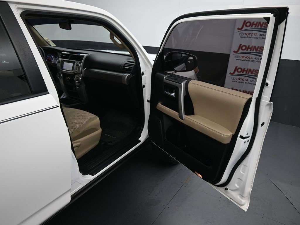 Used 2016 Toyota 4Runner SR5 image 19