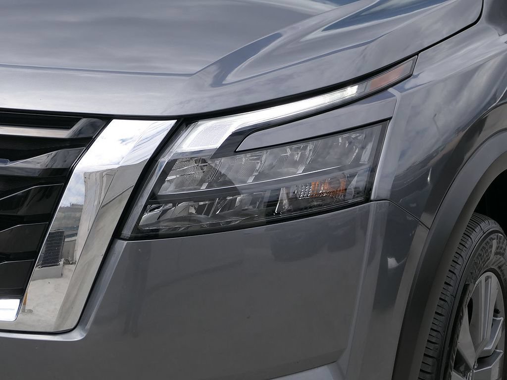 Used 2025 Nissan Pathfinder SV FWD image 9