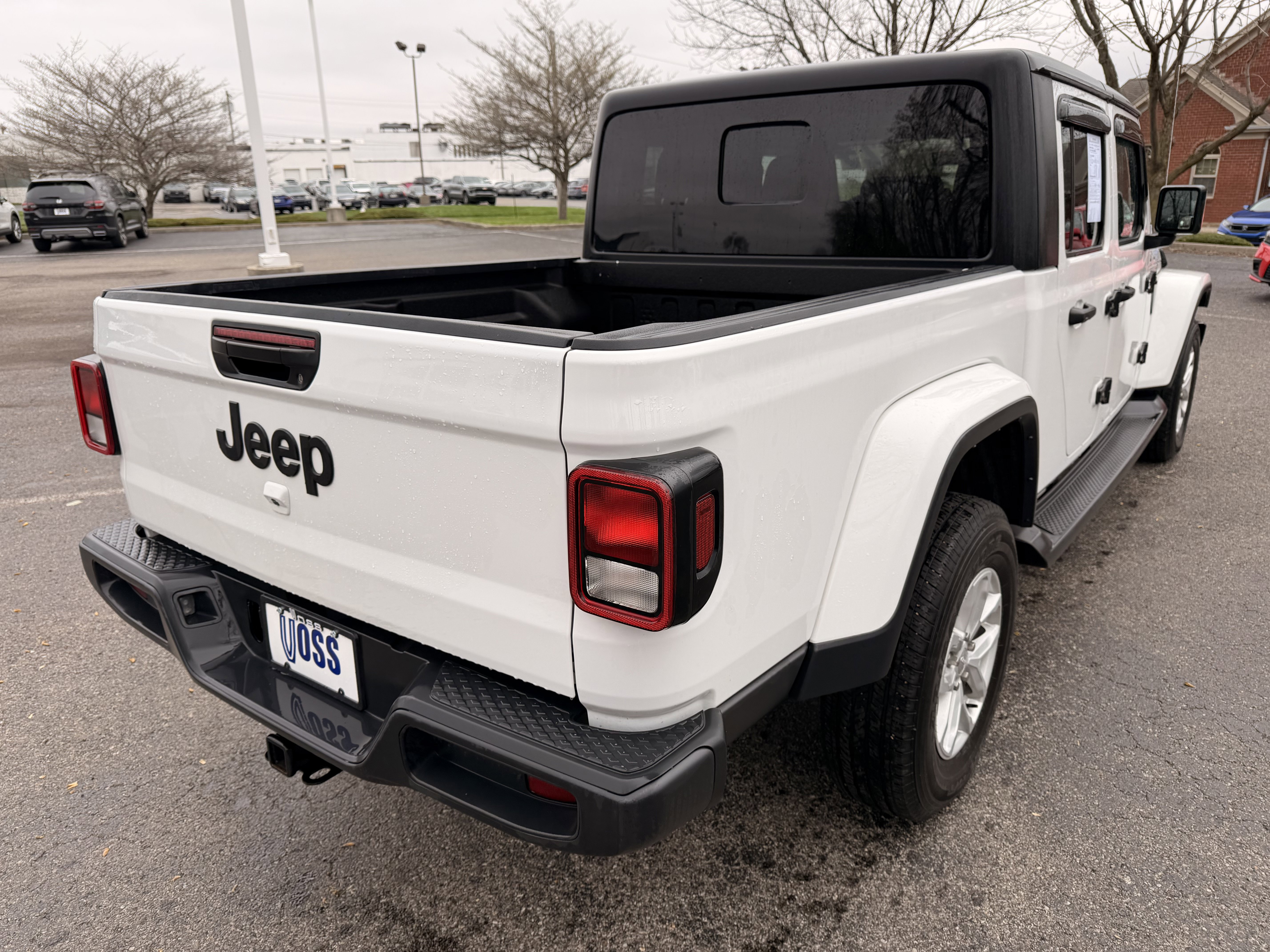 Used 2023 Jeep Gladiator Sport image 3