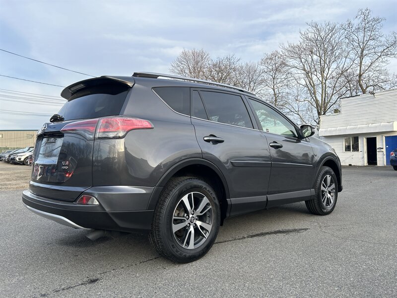 Used 2016 Toyota RAV4 XLE AWD/4WD image 4