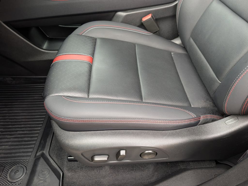 Used 2025 Chevrolet Traverse RS w/ LPO, Floor Liner Package image 13