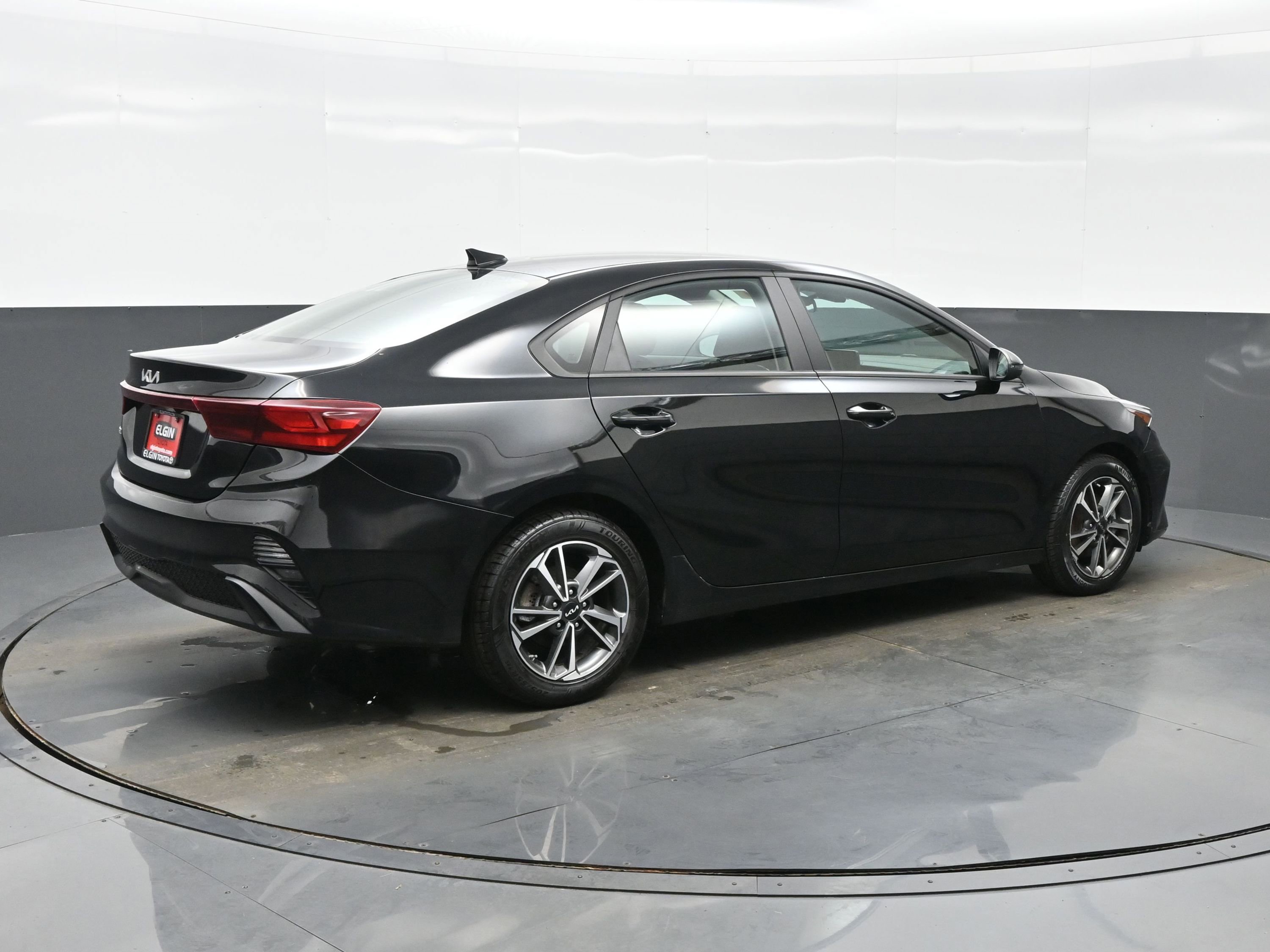 Used 2023 Kia Forte LXS w/ LXS Technology Package FWD image 6