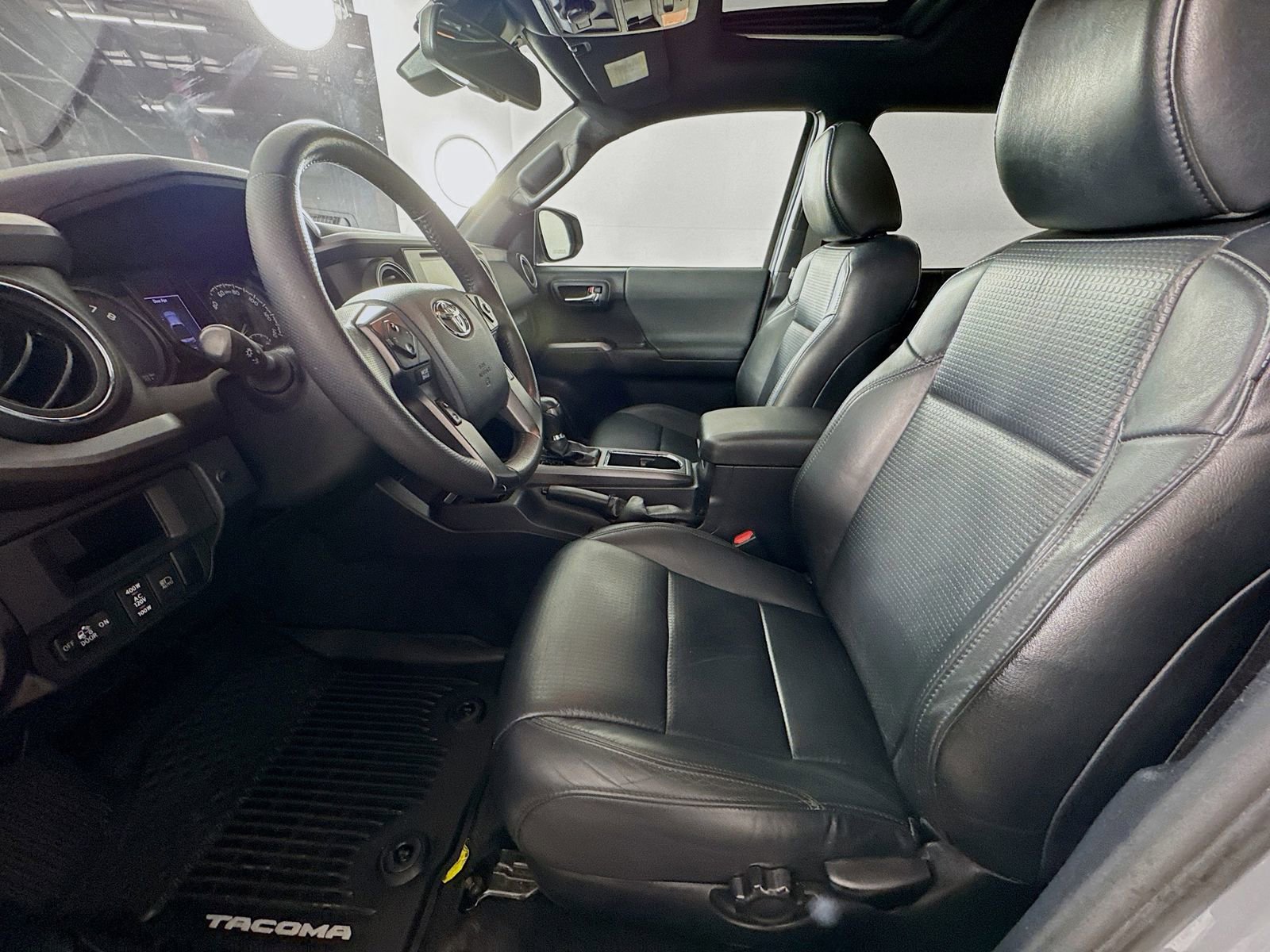 Used 2018 Toyota Tacoma TRD Off-Road image 17